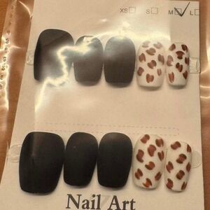 Wild Noir –‎ Matte & Leopard Nail Set (10pc)